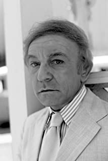How tall is Henry Gibson?